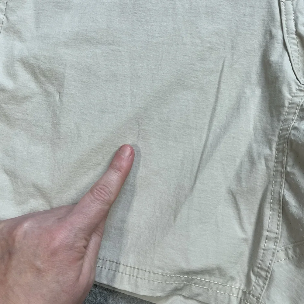 Huk Next Level 7 Fishing Shorts Medium Men's Khaki Stretch UPF Cargo